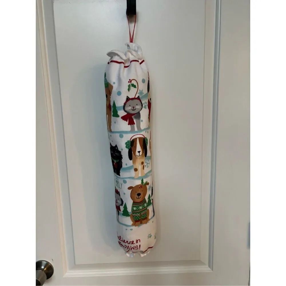 Handmade Plastic Bag Holder- I believe in Santa paws
